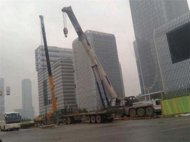 开原市“自动找平”—— 吊车的 “平地神器” 技术